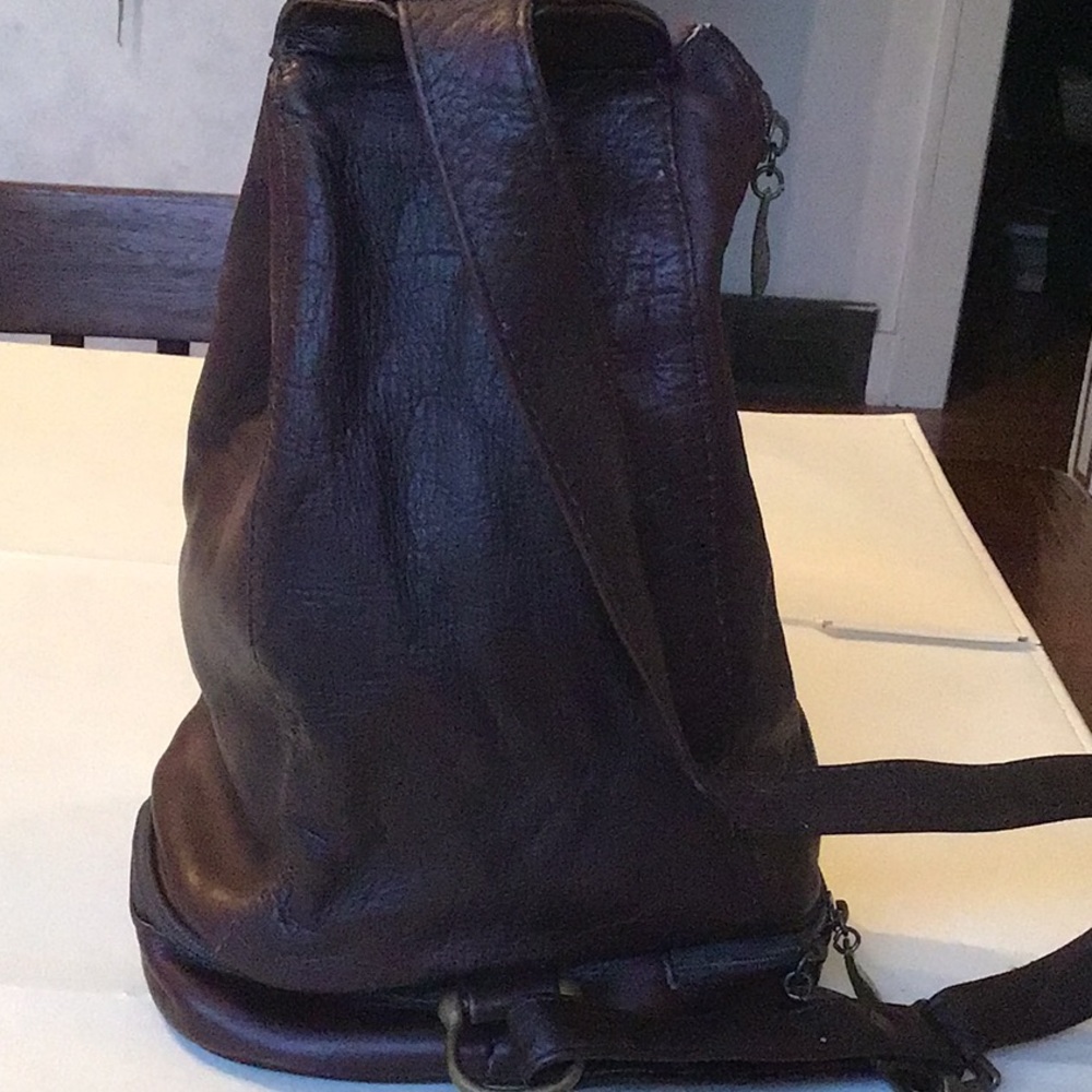 Wilson’s #Adventure Bound #sling bag - Picture 6 of 13